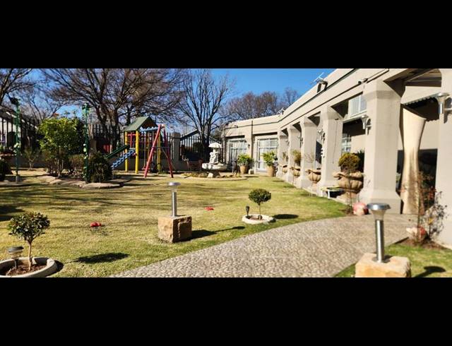 3 BEDROOM HOUSE FOR SALE IN SECUNDA CENTRAL